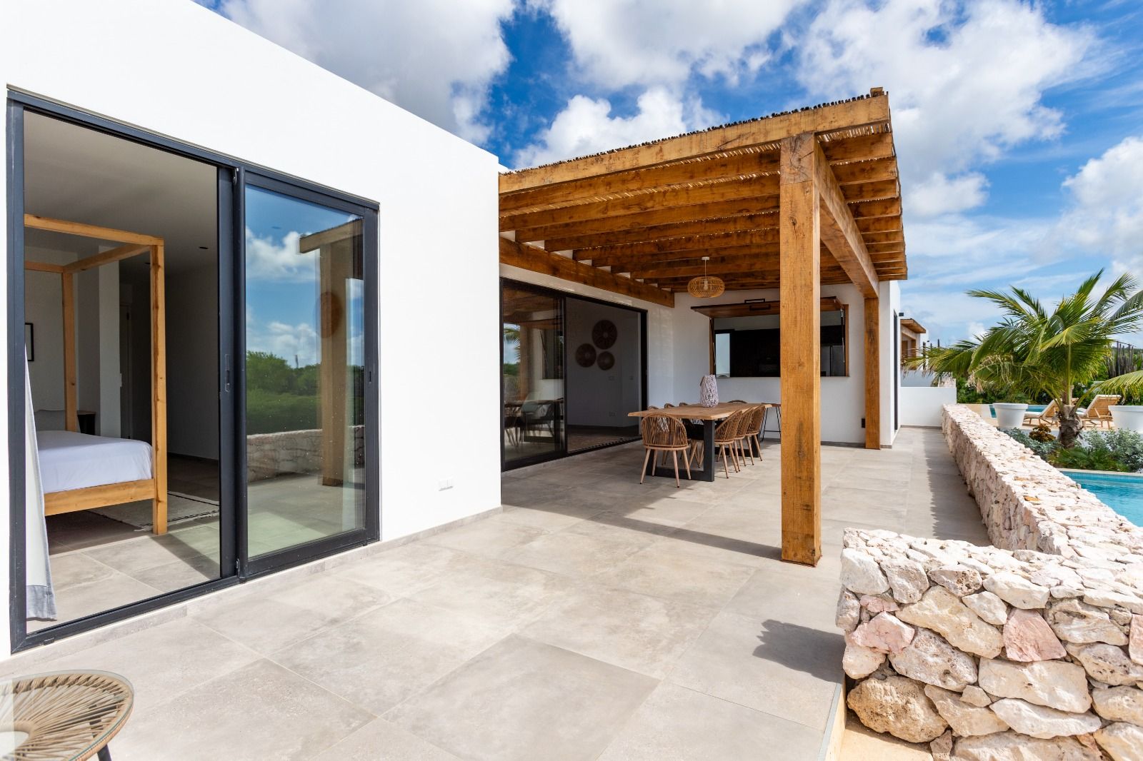 Villa-exterieur met overdekt terras